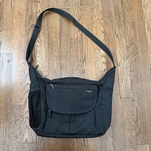 L.L.Bean Black Messenger Shoulder Bag With Adjustable Strap - Inner Pockets
